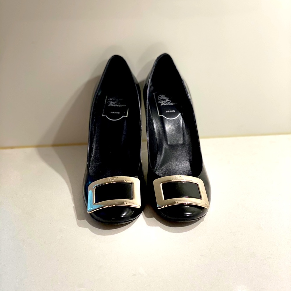 Like NEW Roger Vivier patent leather. Size 8.5/EU 38.5